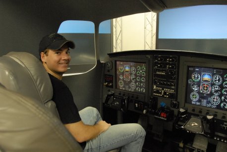 Piloto Rubens durante um vôo de instrução.