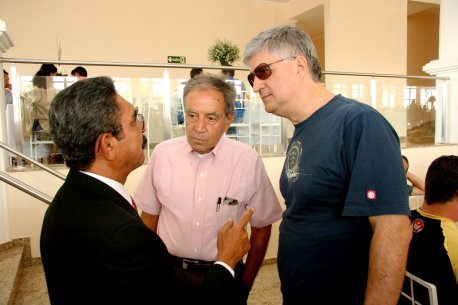 Cmte Barioni, Brigadeiro Renilson e Cel Ajax durante o almoço comemorativo.