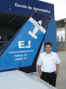 Marcelo Cesar Bim Junior. 21 anos.<br>
Formação: Ciencias Aeronáuticas - PUC/RS <br>
PC/MNTE/IFR