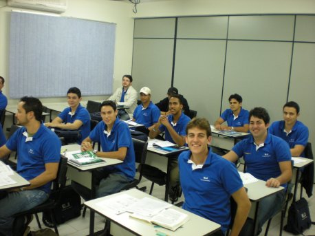 Alunos em sala de aula.