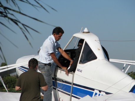 Os pilotos se ajudam a todo momento.