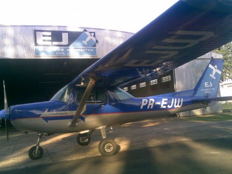 PR-EJW, a aeronave usada na navegação.