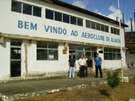 Nossos pilotos foram muito bem recebidos pelo pessoal do Aeroclube de Alagoas.