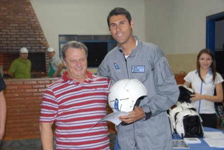 Cmte Edmir Gonçalves e o formando Anderson.