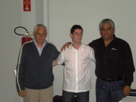 Aluno Cláudio Roberto Fonseca com os Cmtes. José Fernandes e Luis Almeida.