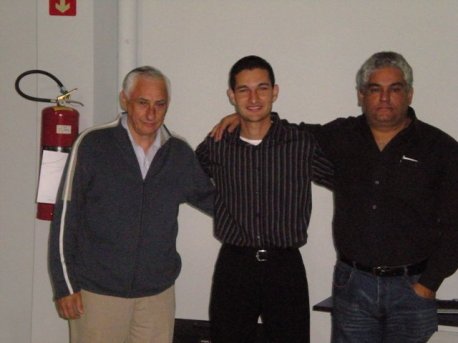 Cmte. José Fernandes, instrutor e aluno Alexandre Medeiros Gandini e o Cmte Luis Almeida.