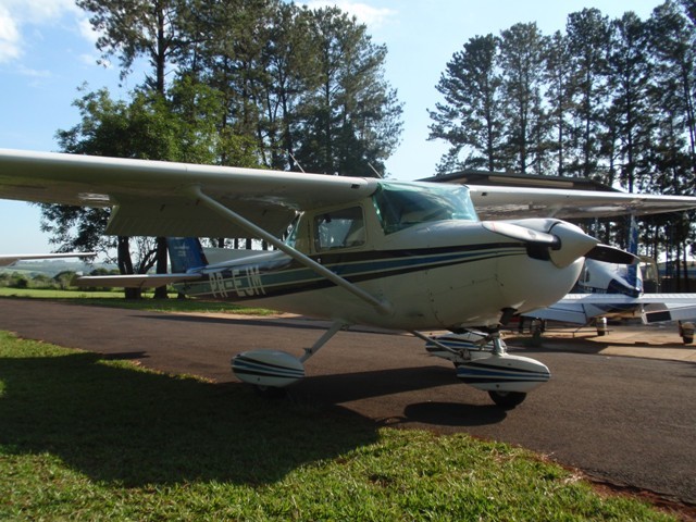 PR-EJM é a segunda aeronave a decolar.