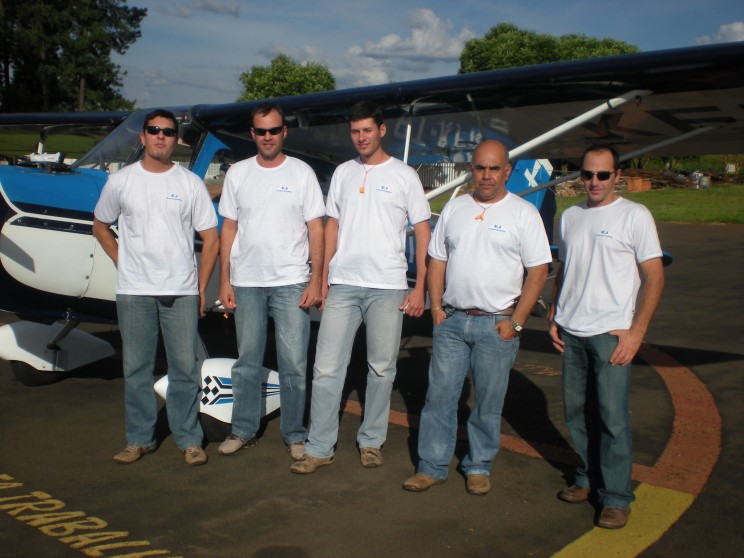 Alunos da 2ª Turma do Curso de Piloto Agrícola 2009.