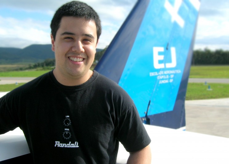 Pedro Fujihara - mais novo aluno voando solo na EJ.