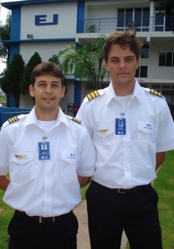 Fabrício de Freitas e Douglas Harteman, fazem parte da equipe de instrução EJ.