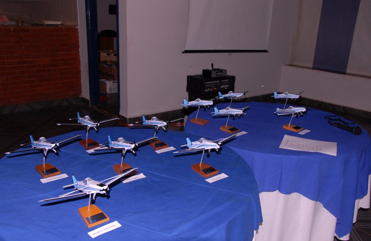 Maquetes das aeronaves Pawnee e Ipanema que foram entregues ao pilotos do curso de PAGR.