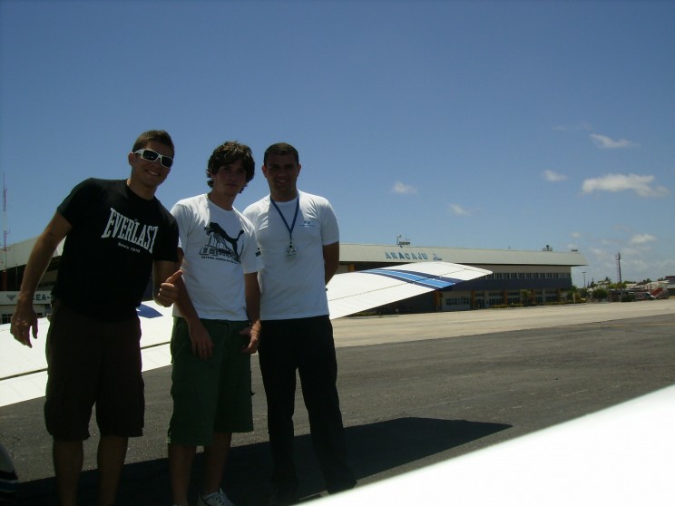 Bruno, Guilherme e Varela no aeroporto de Aracaju.