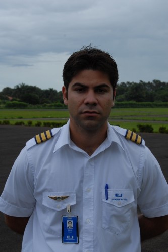 Lucas José da Costa Alves, voou na EJ 1205 horas, atualmente é piloto na GOL.