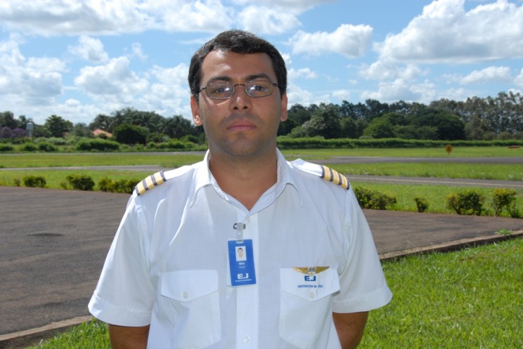 Felipe Maia Franco dos Santos, voou na EJ 760 horas, atualmente é piloto na GOL.