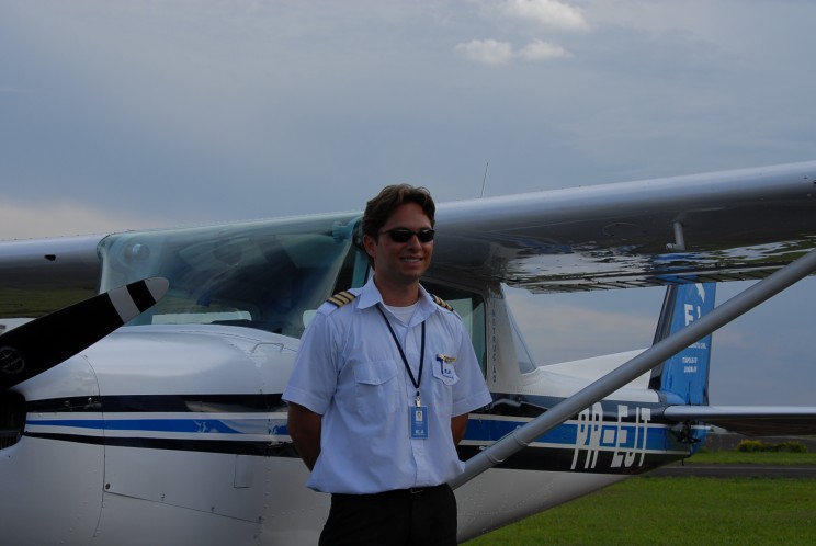 Fagner Raphaelli de Fraga, voou na EJ 727 horas, atualmente é piloto na Azul.