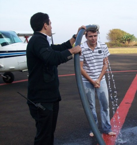 Se preparando para o banho de liberação.