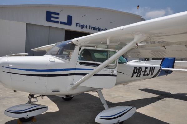 Aluno Manoel Carlos do curso de Piloto Privado, se preparando para voo solo