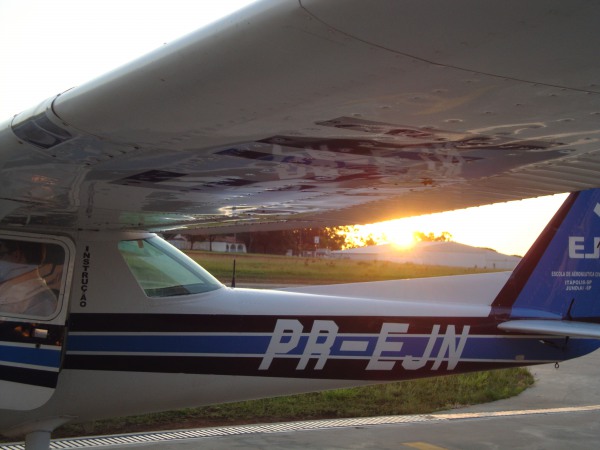 Cessna 152 - Pátio EJ Jundiaí