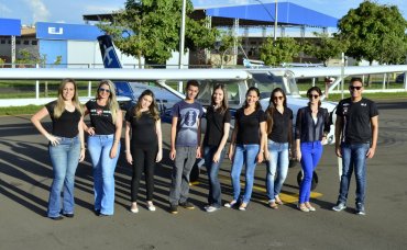 01ª turma de 2016 do curso para Comissário de Voo em Itápolis.