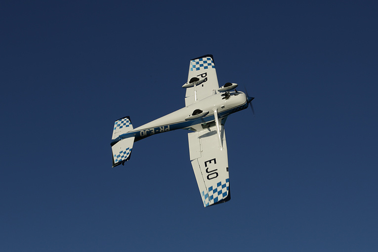 Pilotwing, O objetivo do jogo é fazer um curso de acrobacias aéreas, no  qual o jogador conta com um avião, paraquedas, asa-delta e uma espécie de  foguete portátil