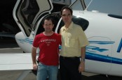 EJ voando nas asas do Cirrus