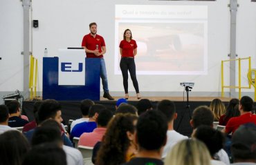 Palestra sobre carreira e empregabilidade no exterior com Félix e Flávia